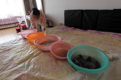 永修楼上漏水，住户失联，小区没物管，业主维权难！律师来支招……